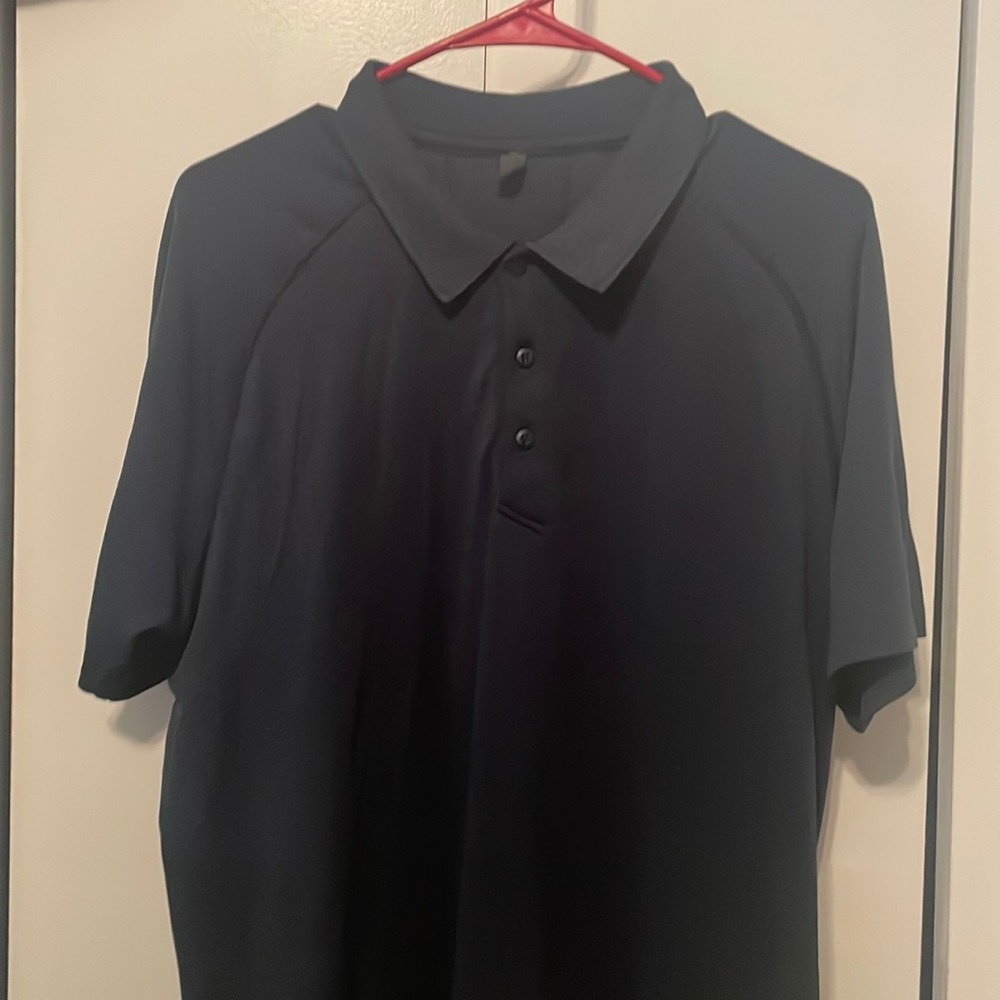 Men’s XL navy Lululemon short sleeve polo